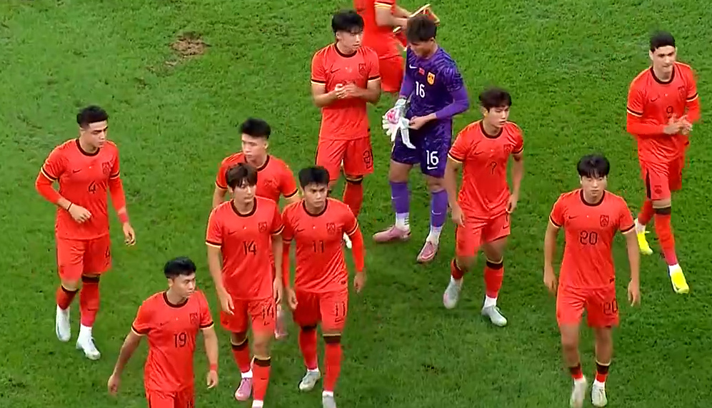 恭喜中国足球！3新星入围足坛最强U20，王钰栋上榜，巴萨包揽前二